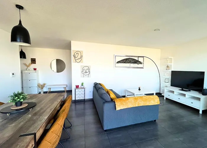 Vue Canal Apartment *